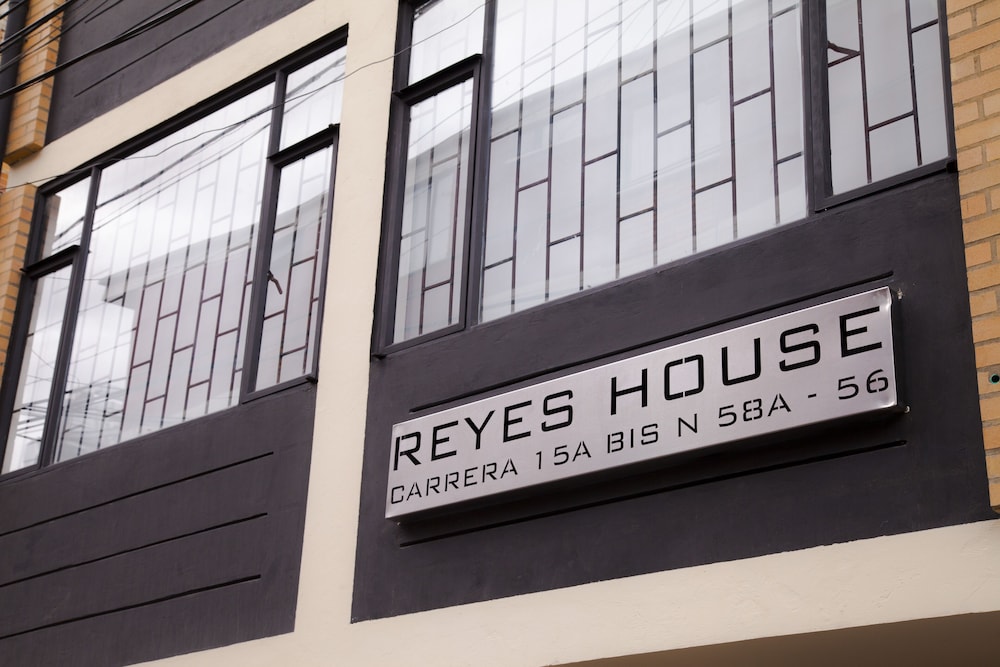 Reyes House Bogota 1/40