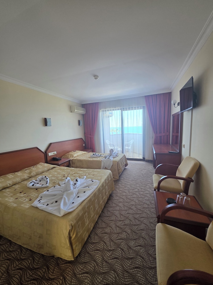 Room, Triple, Double Bed