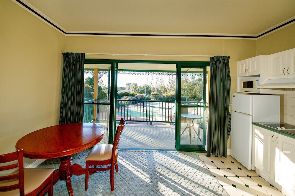 Yarrawonga Mulwala Golf Club Resort 56/86