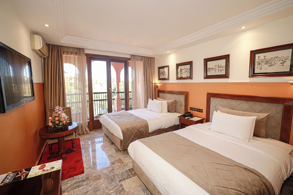 ROOM, TRIPLE