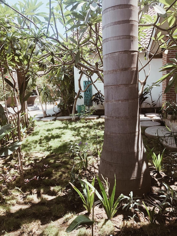 Kalua Boutique Bungalows 46/50
