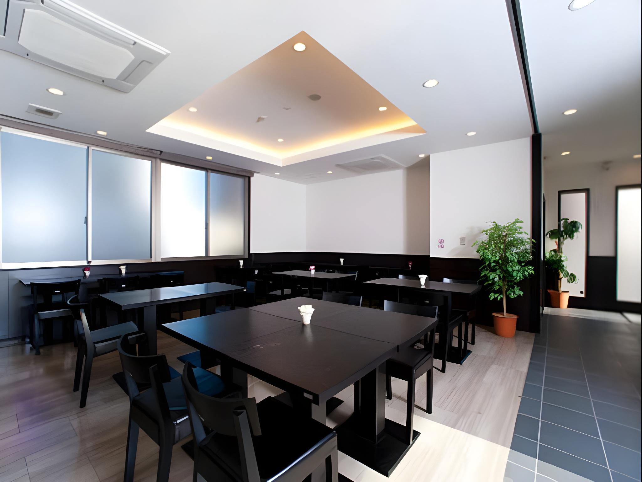 Omura Station Hotel 21/24