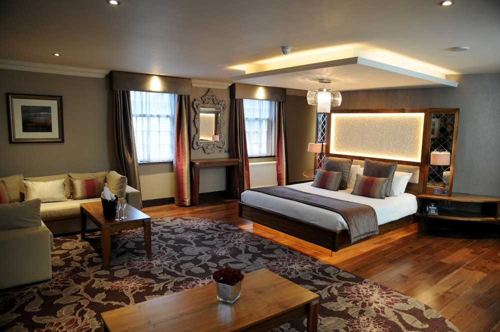Busby Hotel 26/47