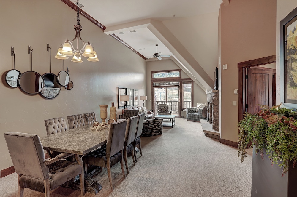 Crystal Peak Lodge 62/74