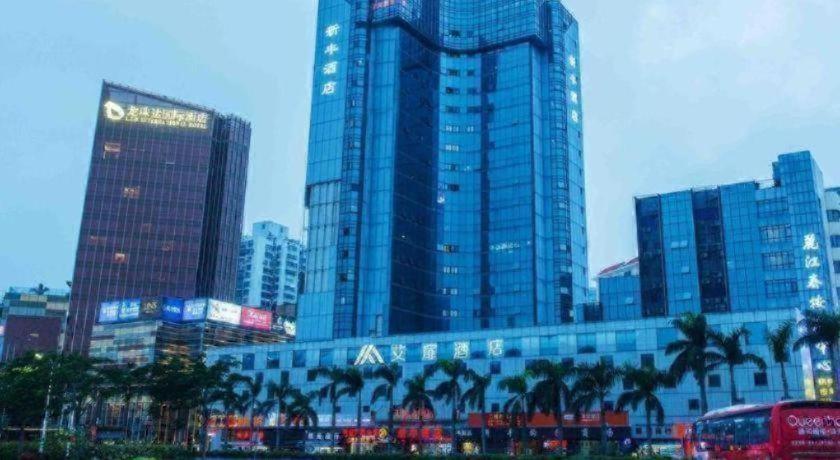 7 Days Premium (Zhuhai Gongbei Port Square Light Rail Station) 14/58