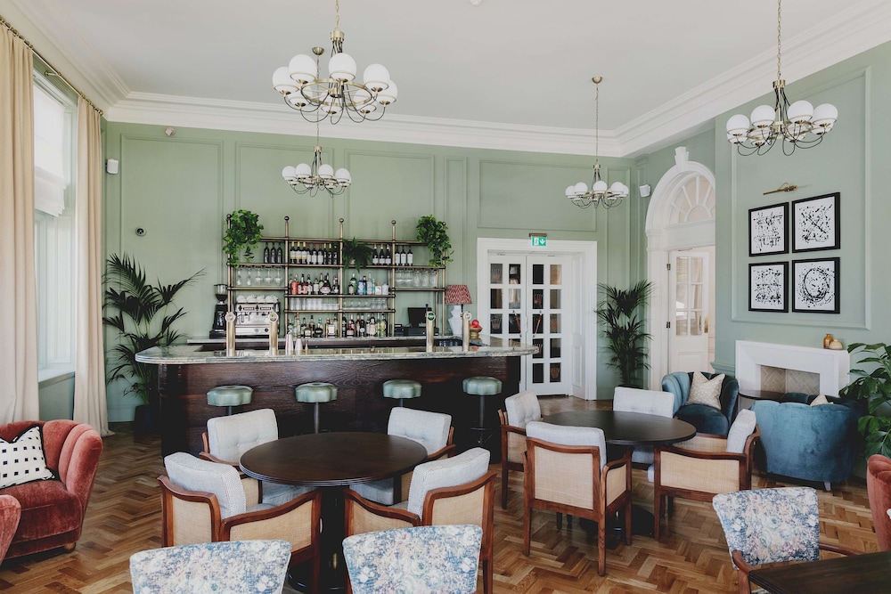Queens Hotel Portsmouth 49/76