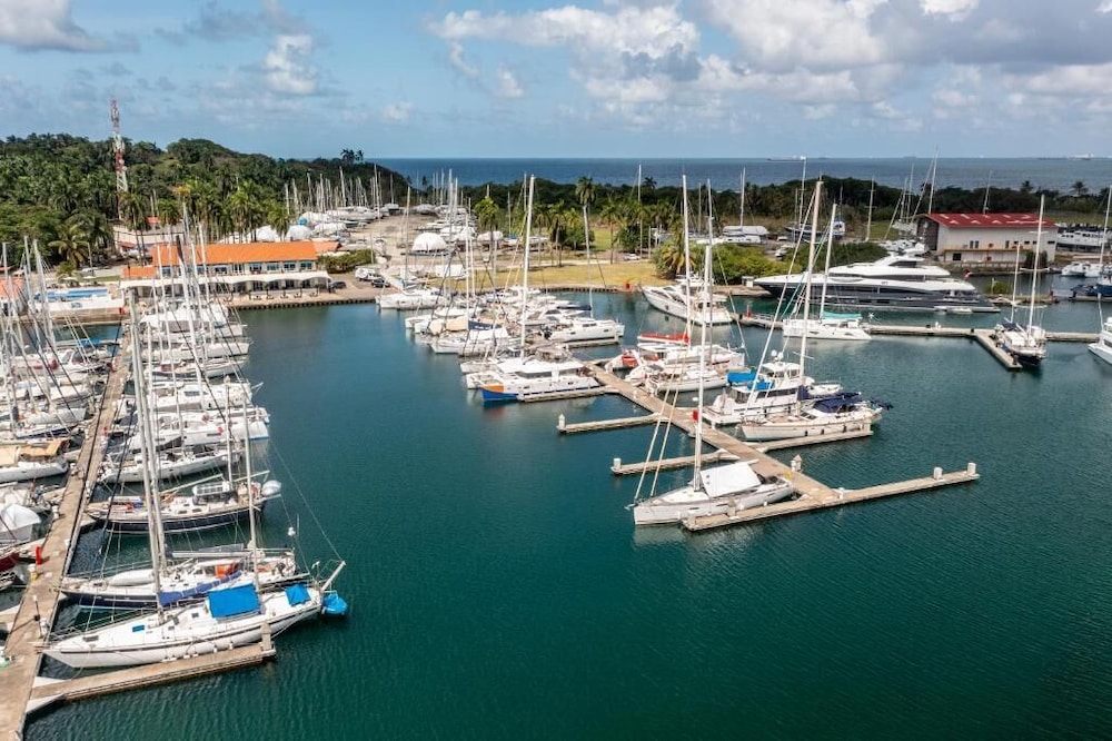Marina Hotel at Shelter Bay 40/50
