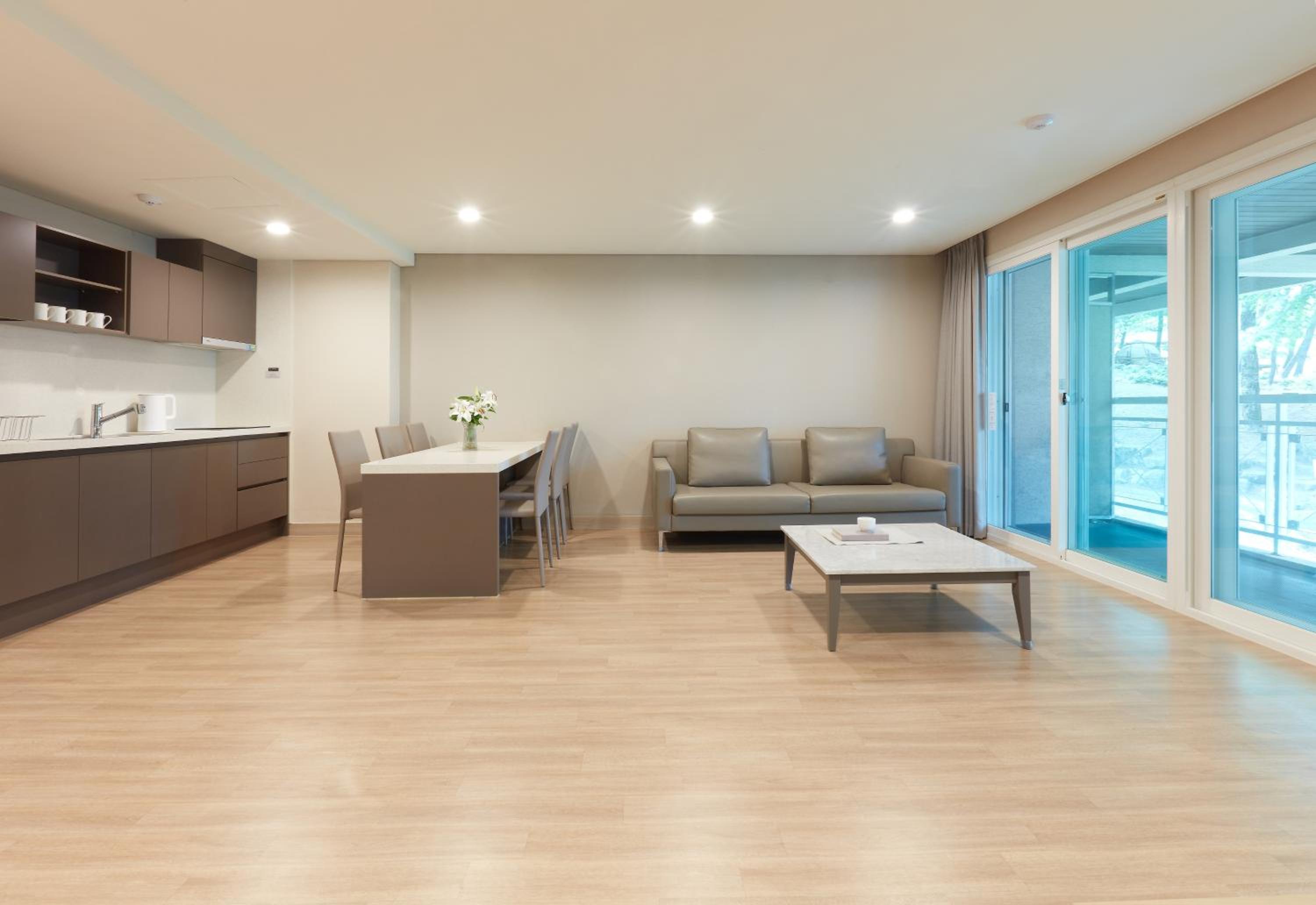 Condominium, Royal