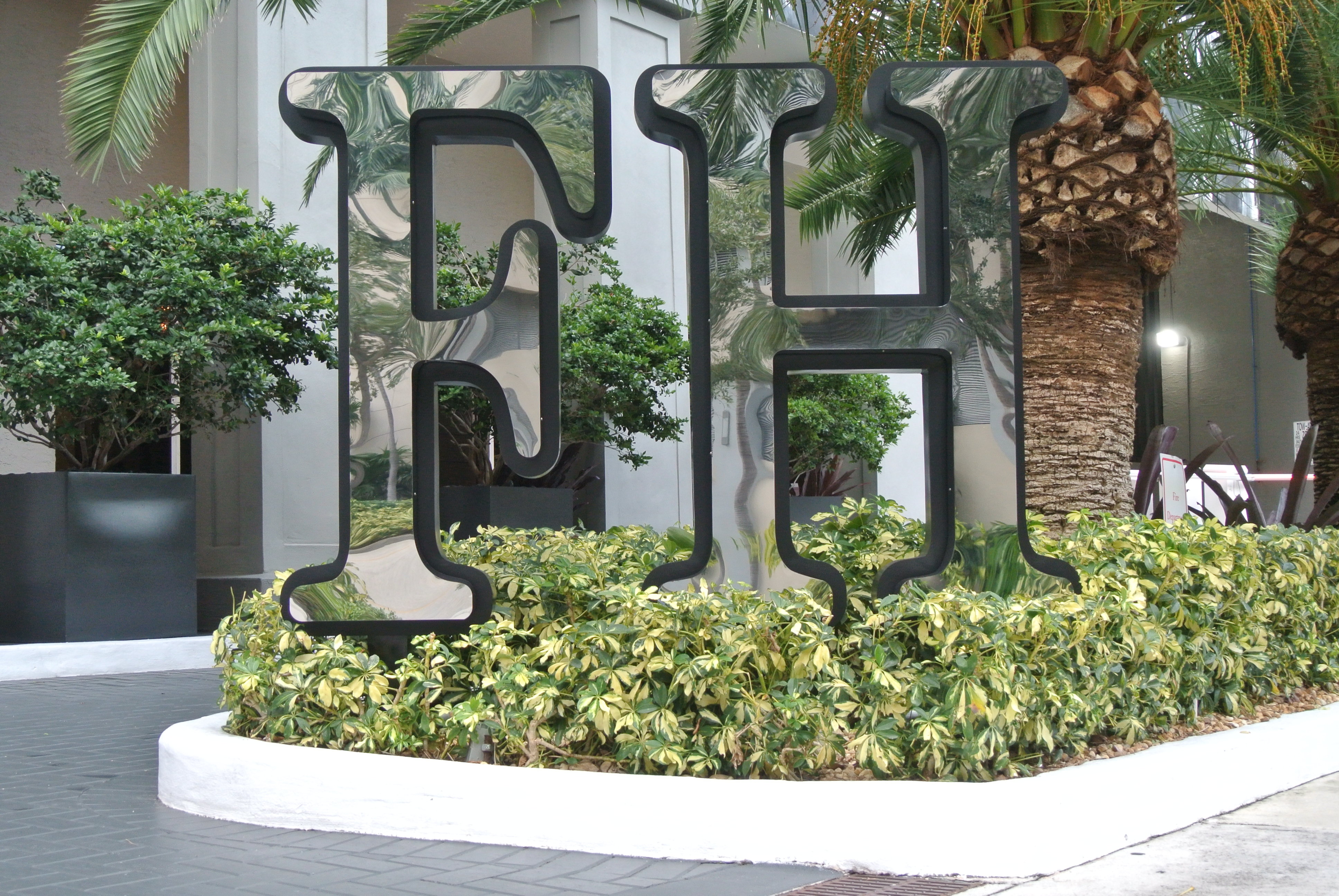 Fortune House Hotel Suites 27/33