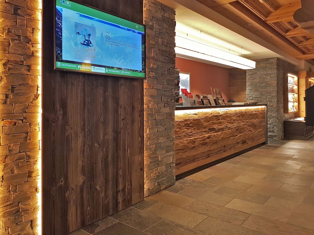 Mountain Plaza Hotel 4/43