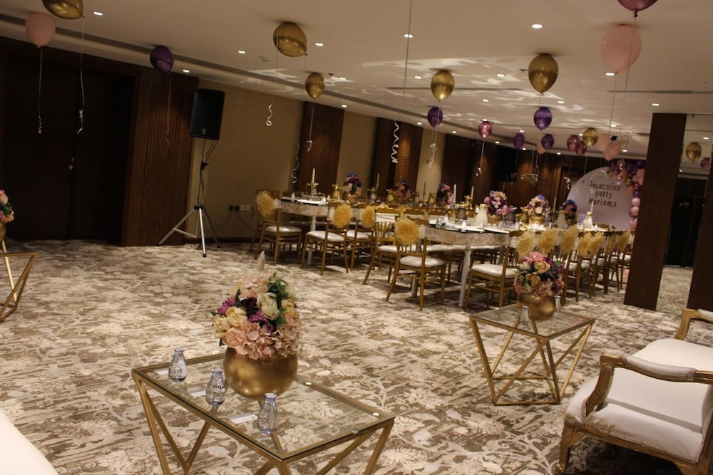 Lian Park Hotel 63/72