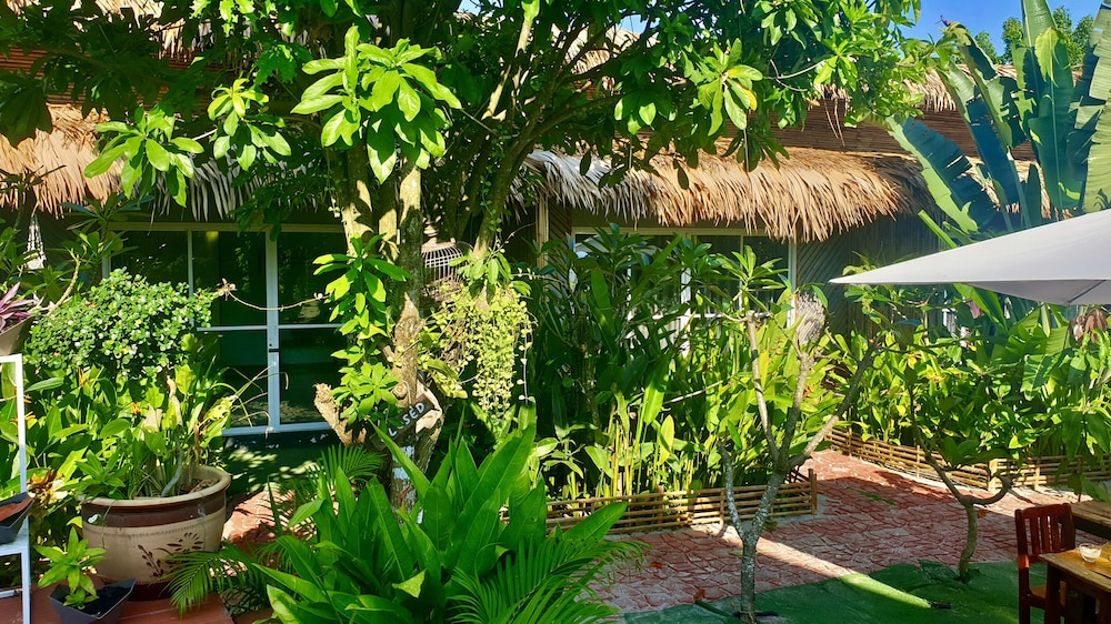 Oasis Lipe Resort 60/66