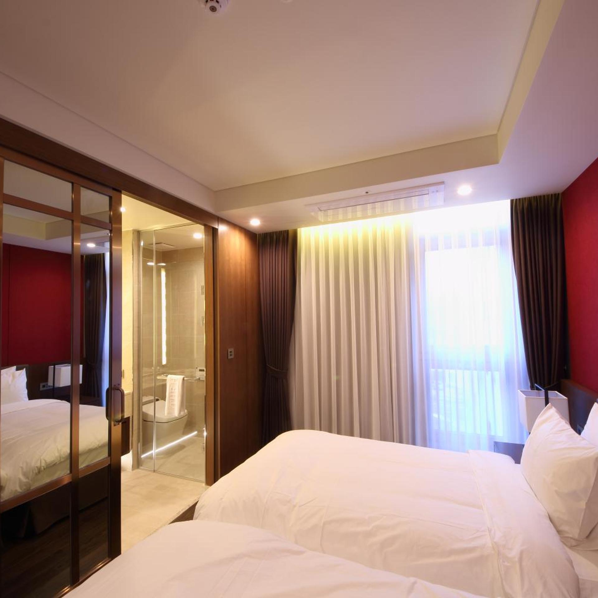 DELUXE, DOUBLE BED