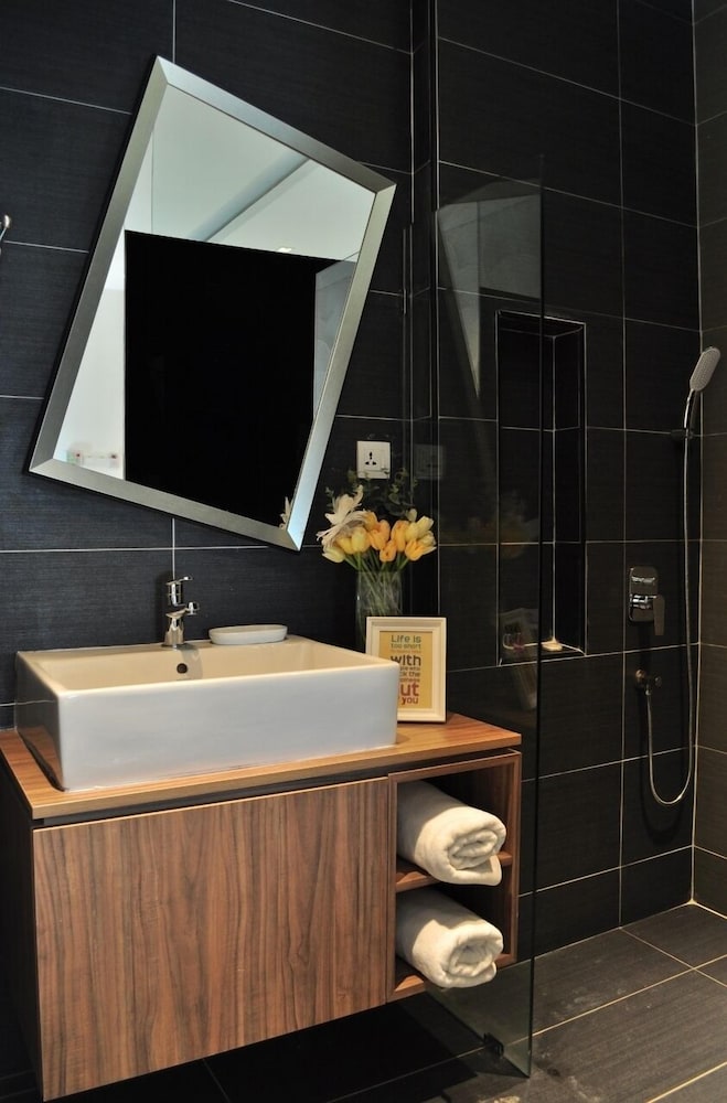 Zoom Inn Boutique Hotel 58/62