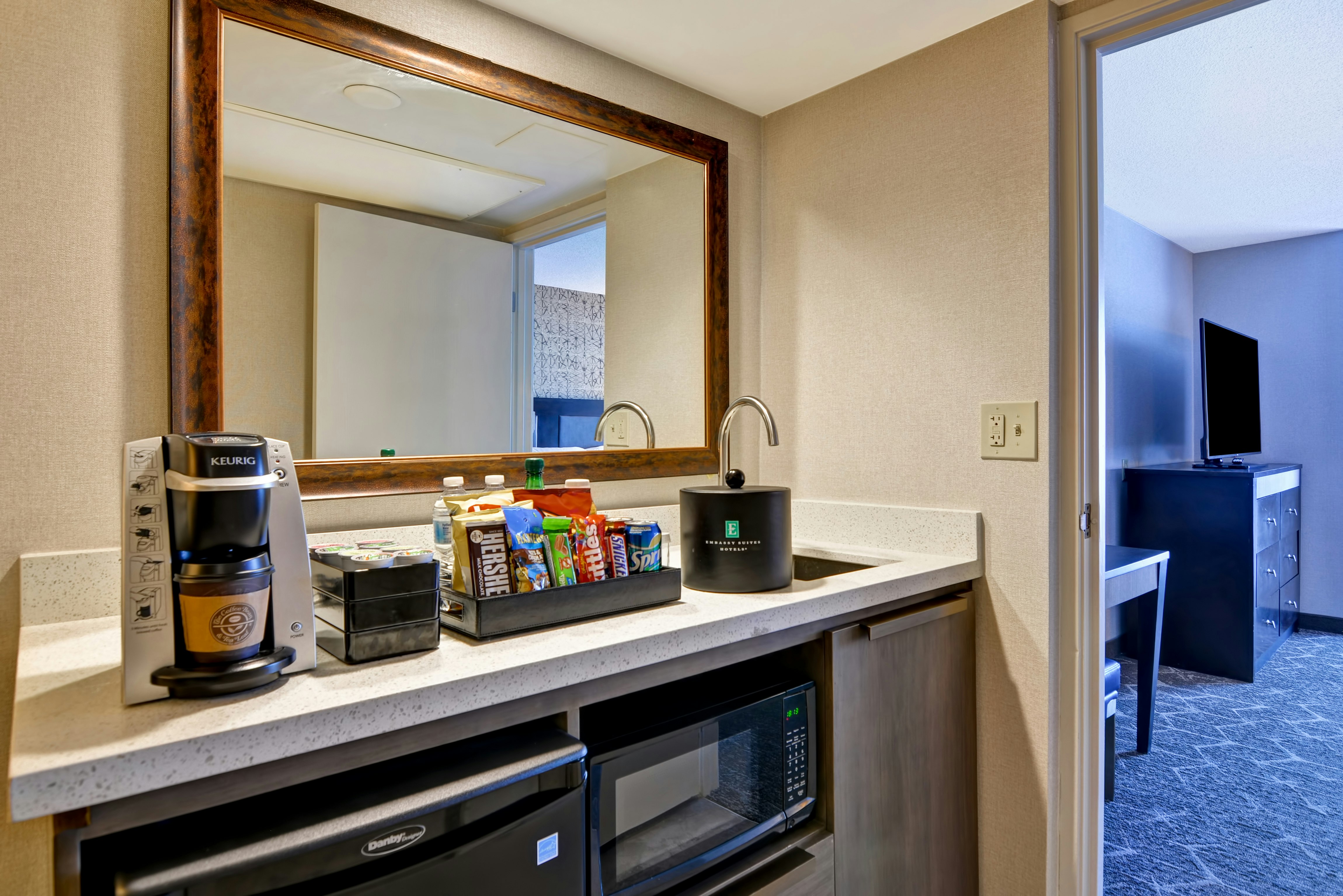 جناح بريميوم بسريرين كوين، Embassy Suites by Hilton Minneapolis Airport 2/2