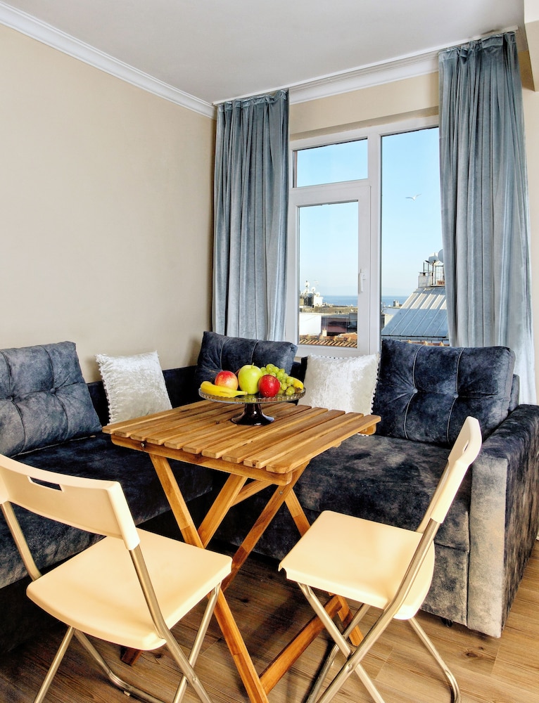 Carvan Hotel 45/55