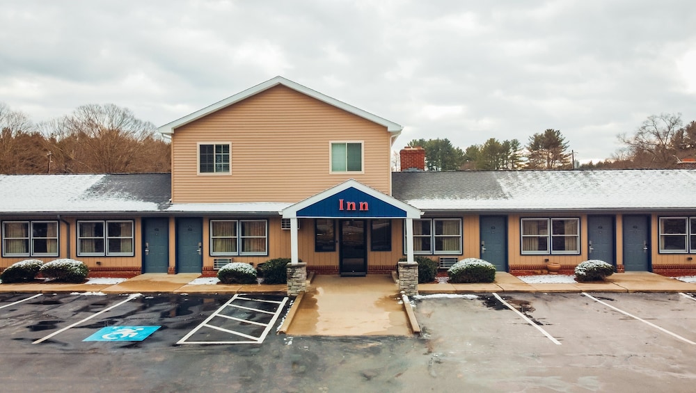 QUIET CORNER INN 8/53