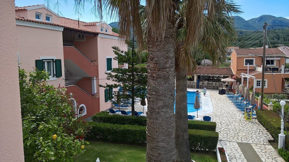 Eriva Hotel 28/37
