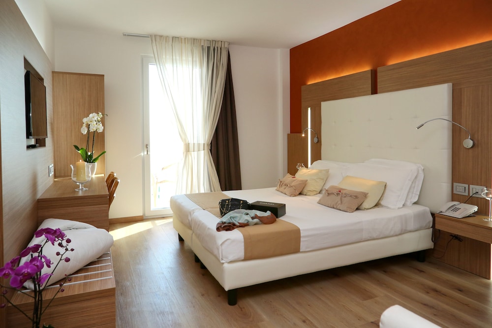 Kriss Internazionale Hotel 36/70