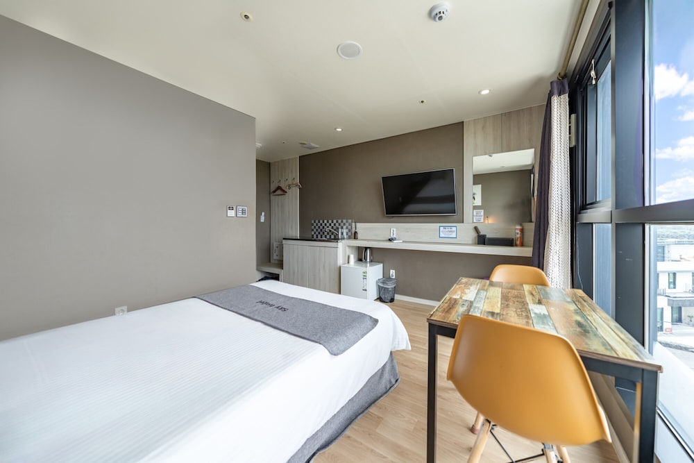 Sky Hotel 25/52