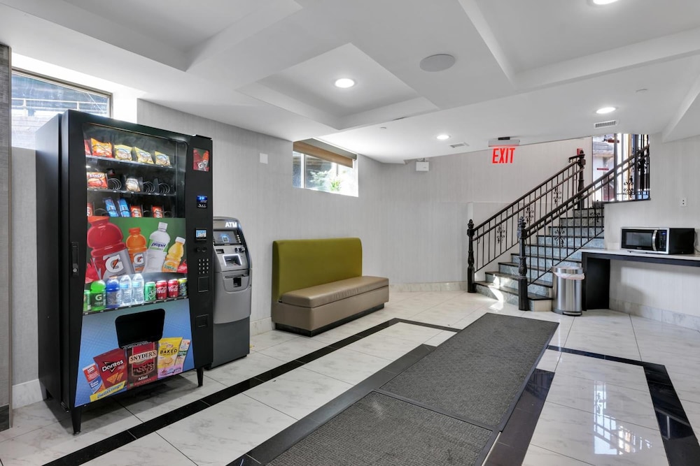Hotel Mint JFK Airport 43/46