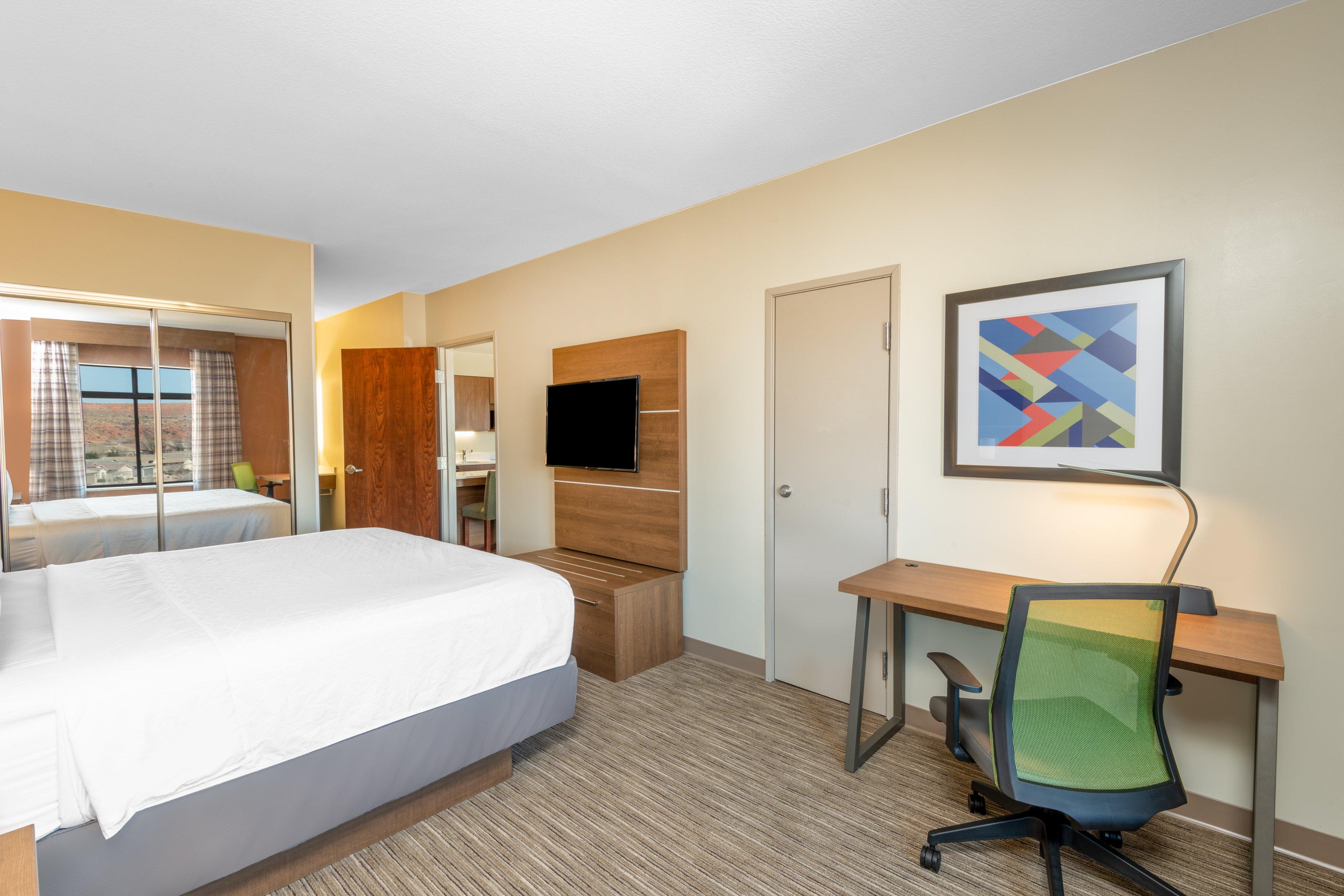 جناح بغرفة نوم واحدة بحوض جاكوزي، Holiday Inn Express Hotel Suites St George North 2/2