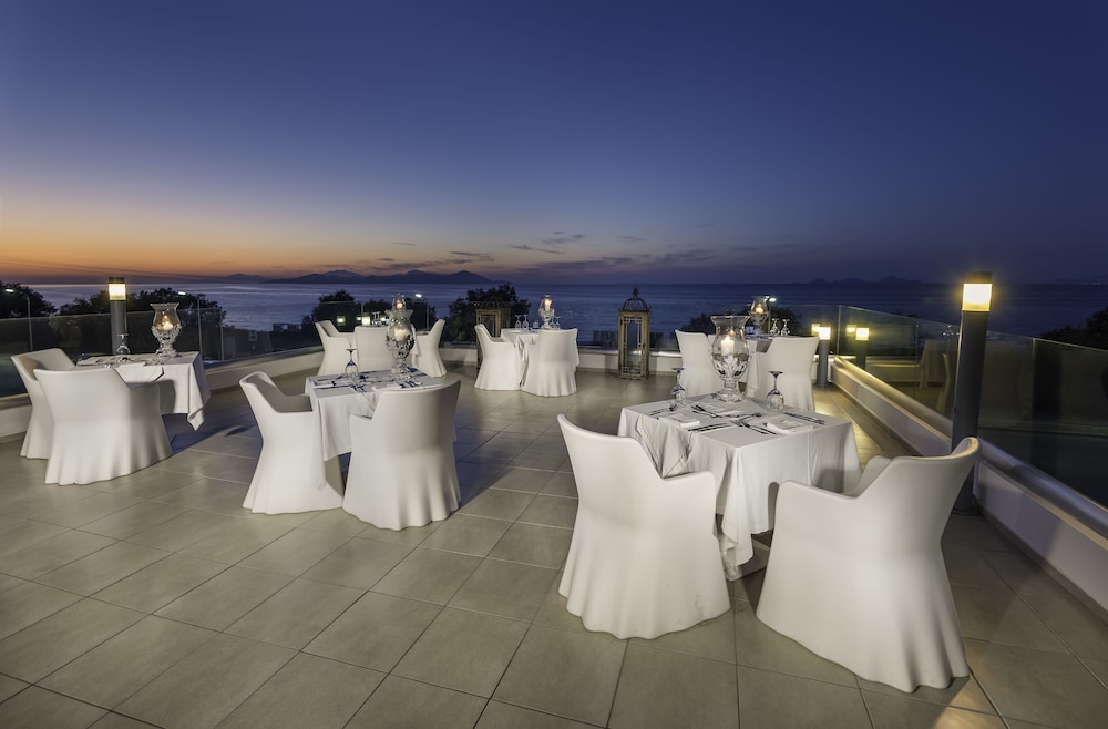 Diamond Deluxe Hotel Wellness Amp Spa Adults Only 68/76