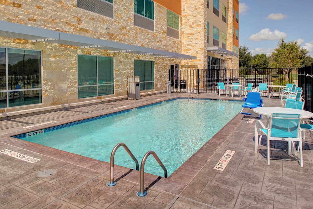 Holiday Inn Express Suites Houston Nw Cypress Grand Pky 6/63