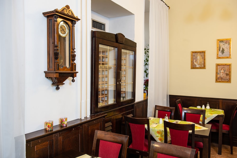 Petr Hotel 48/54