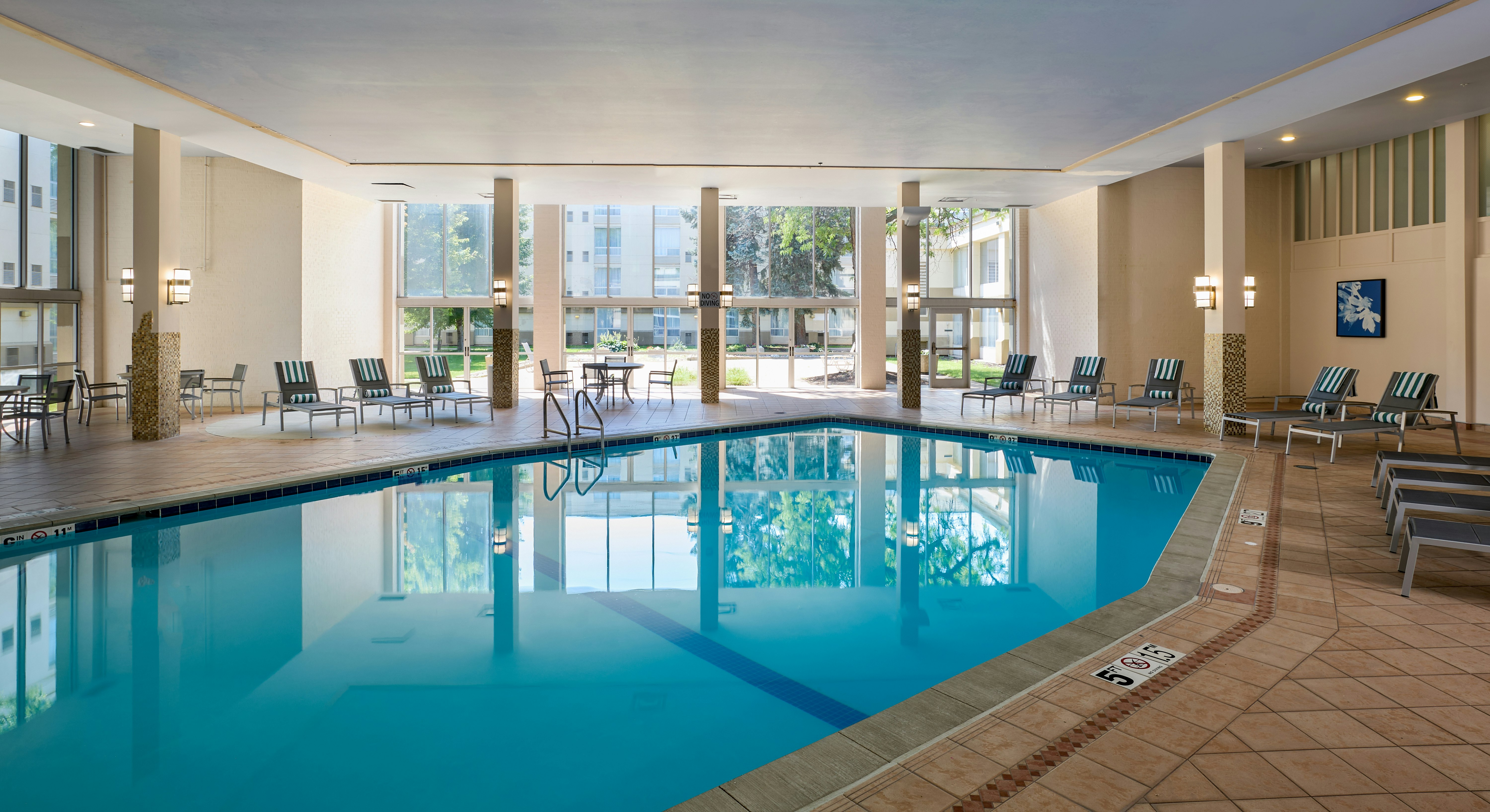 DoubleTree by Hilton Minneapolis Airport 15/35