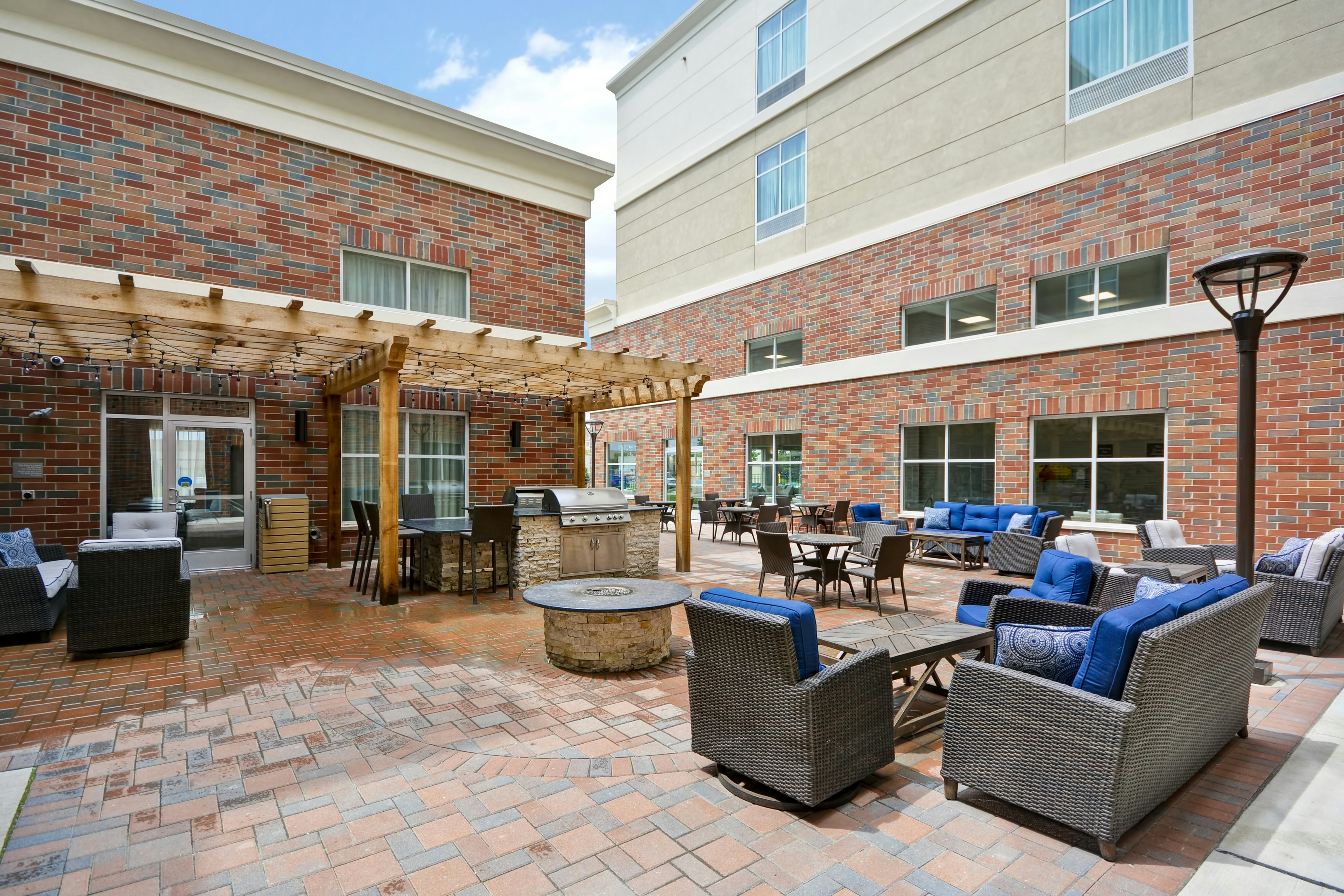 Homewood Suites by Hilton Warren Detroit 53/57