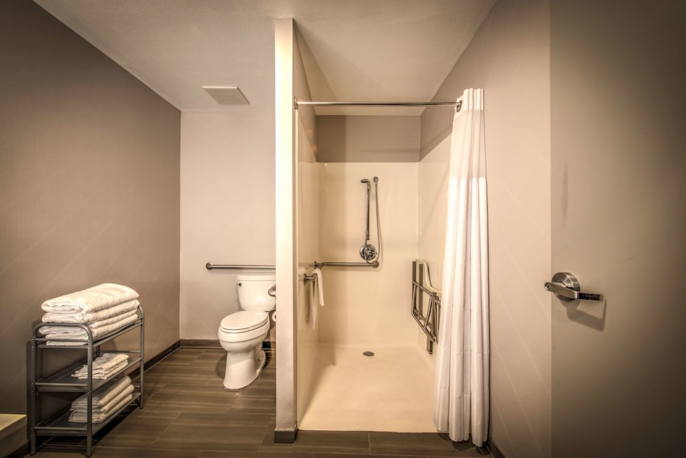 Best Western Plus Media Center Inn & Suites 4/28