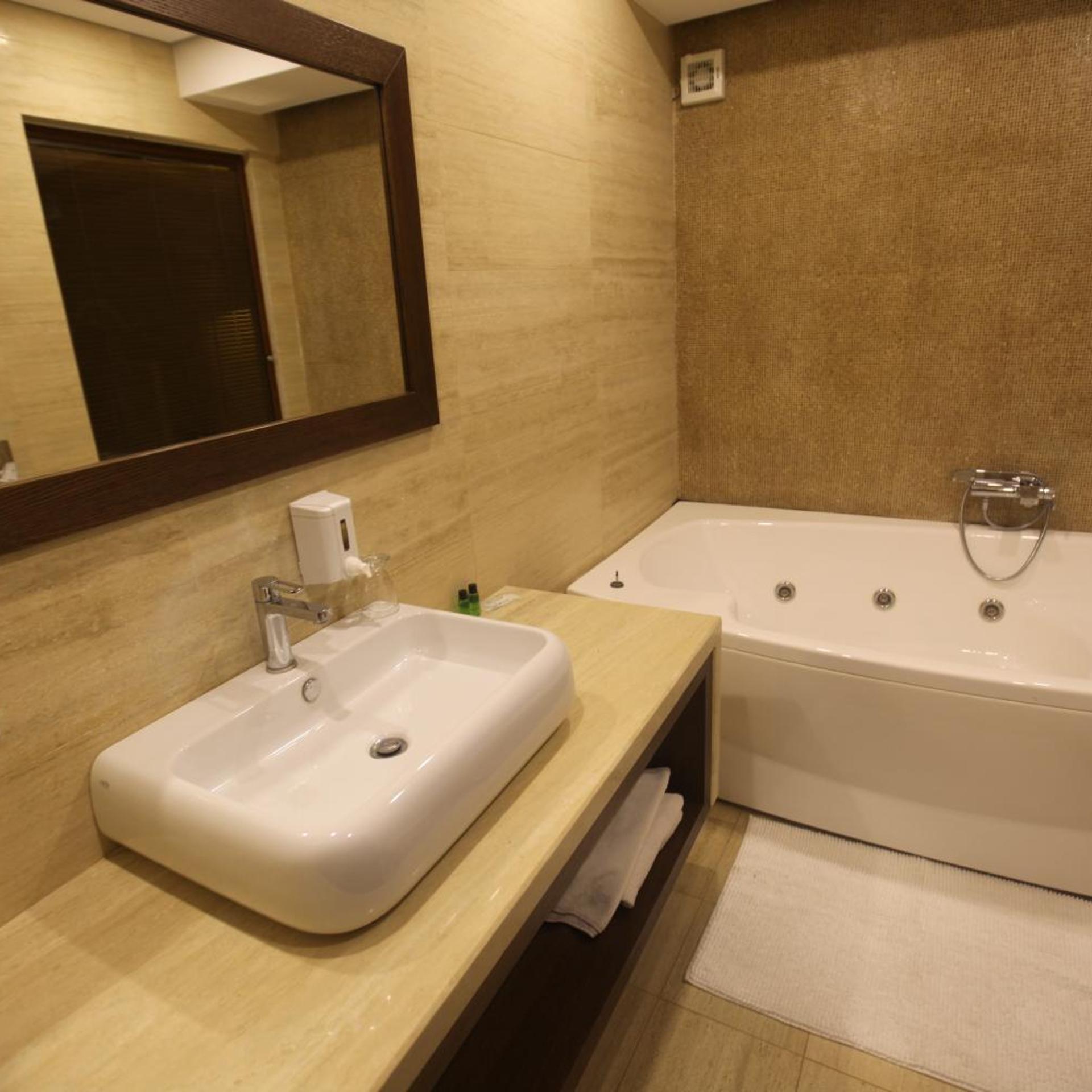 Alpin Llogara Hotel 53/55