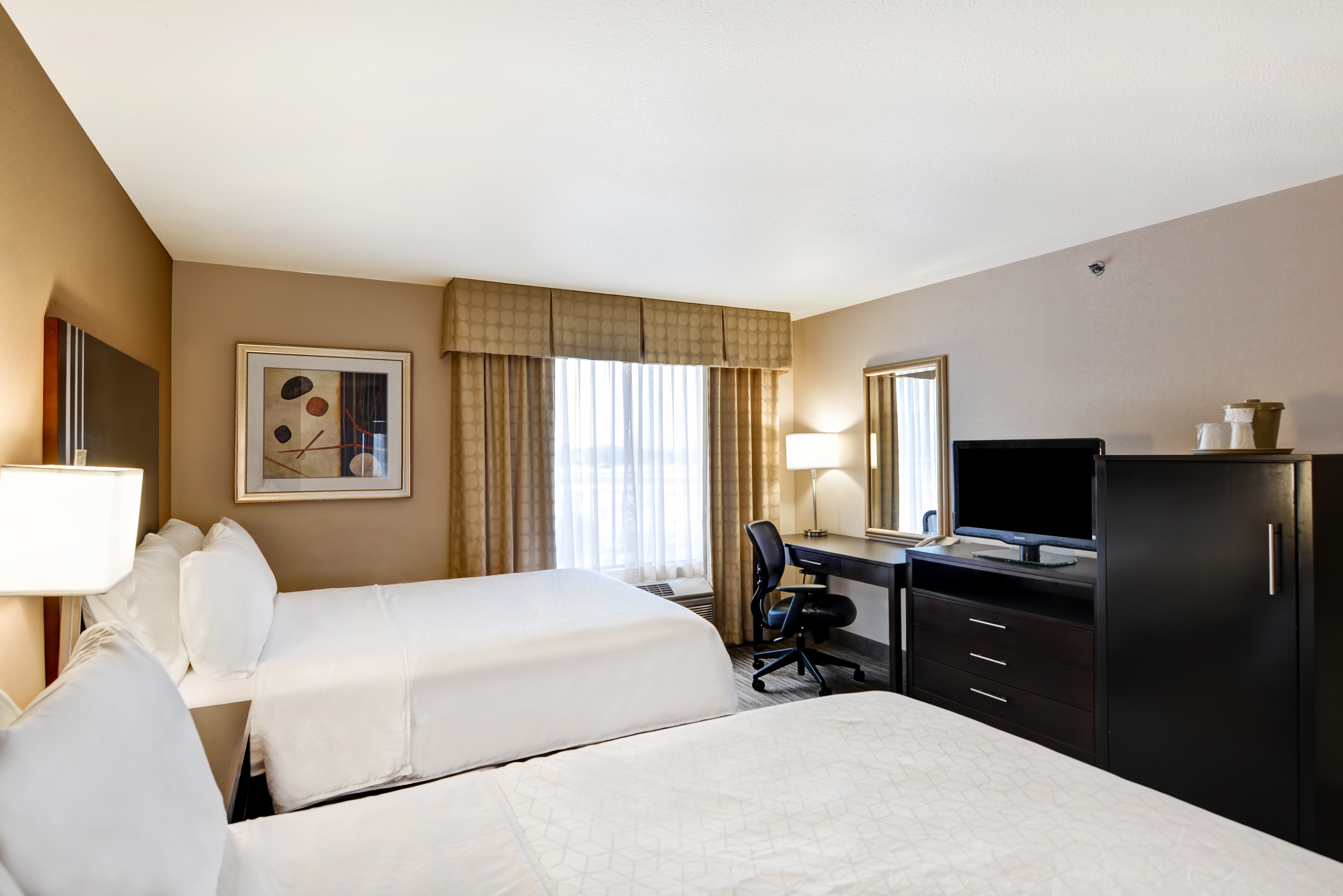 Holiday Inn Express Hotel and Suites Milwaukee-New Berlin 42/70