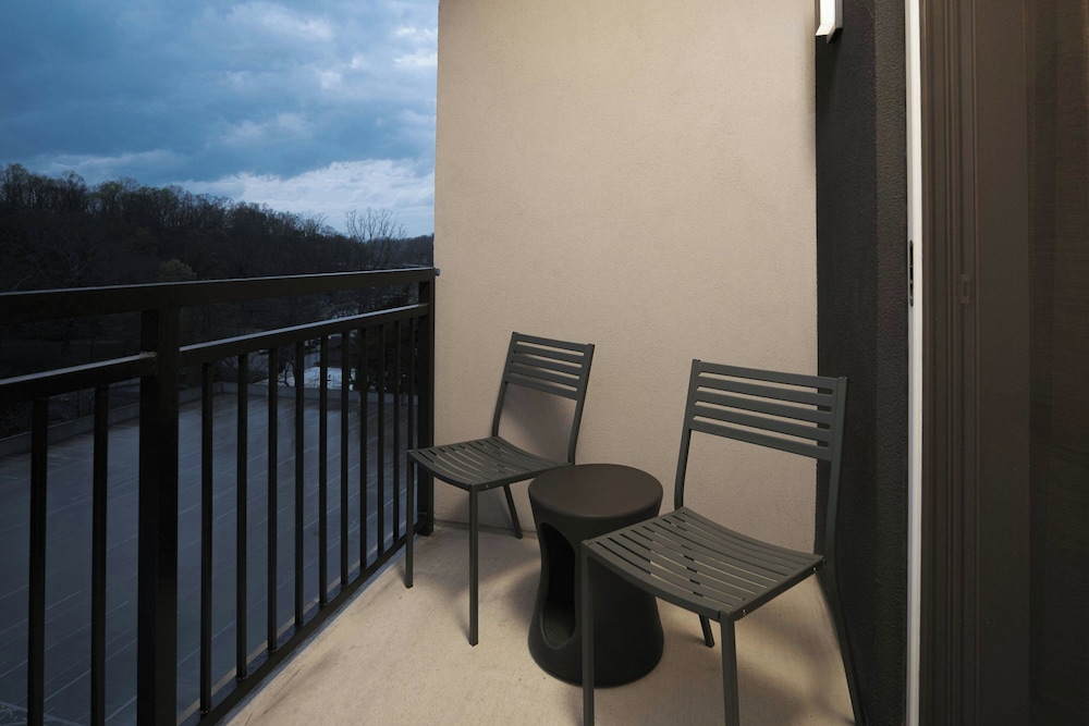 Holiday Inn & Suites Asheville-Biltmore Village Area 56/70