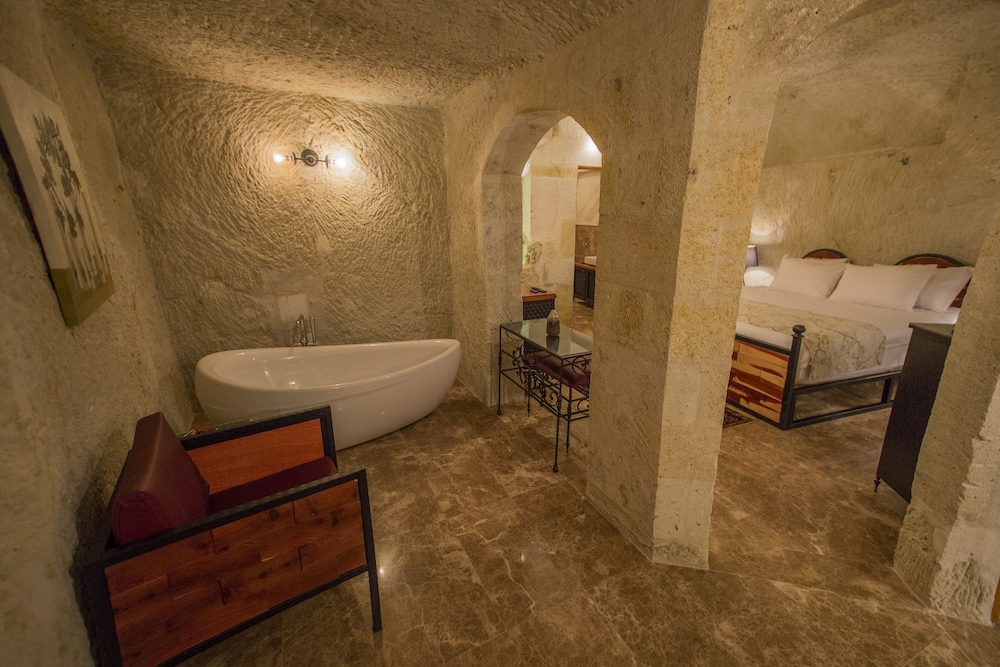 Agarta Cave Hotel 50/50