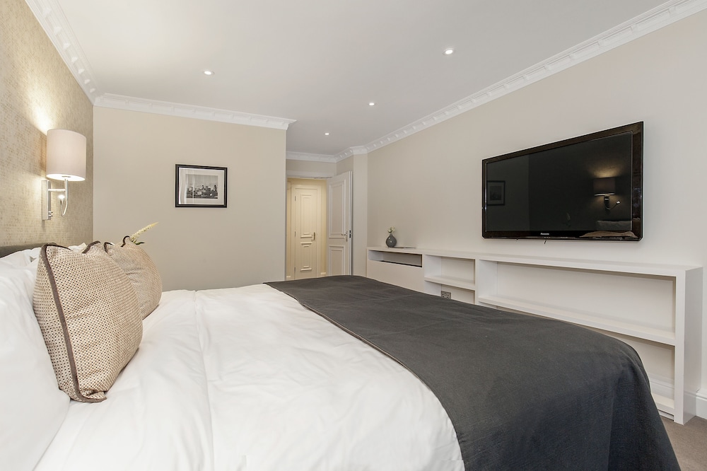 1 BEDROOM, SIGNATURE, APARTMENT
