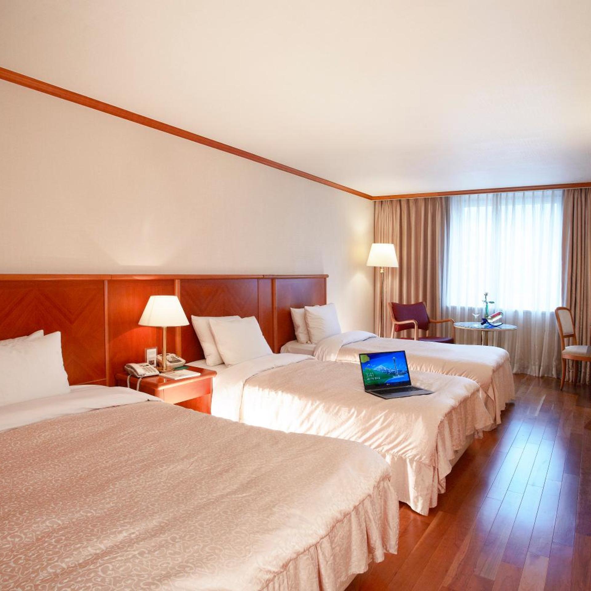 Room, Triple