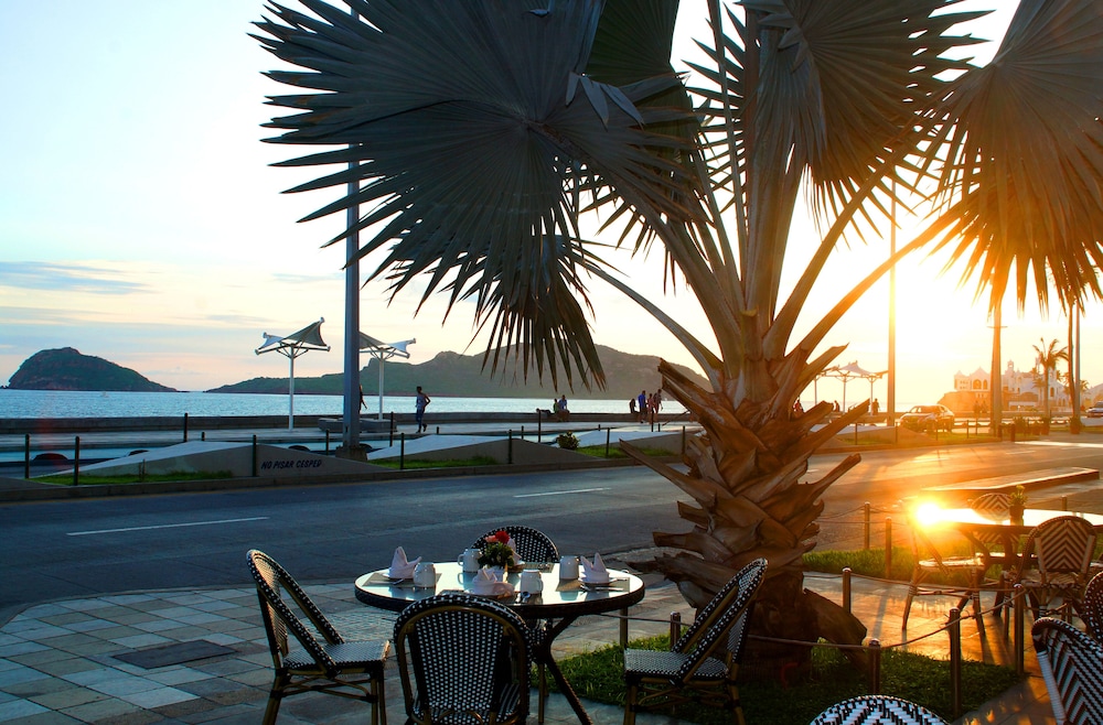 Don Pelayo Pacific Beach Hotel 68/69