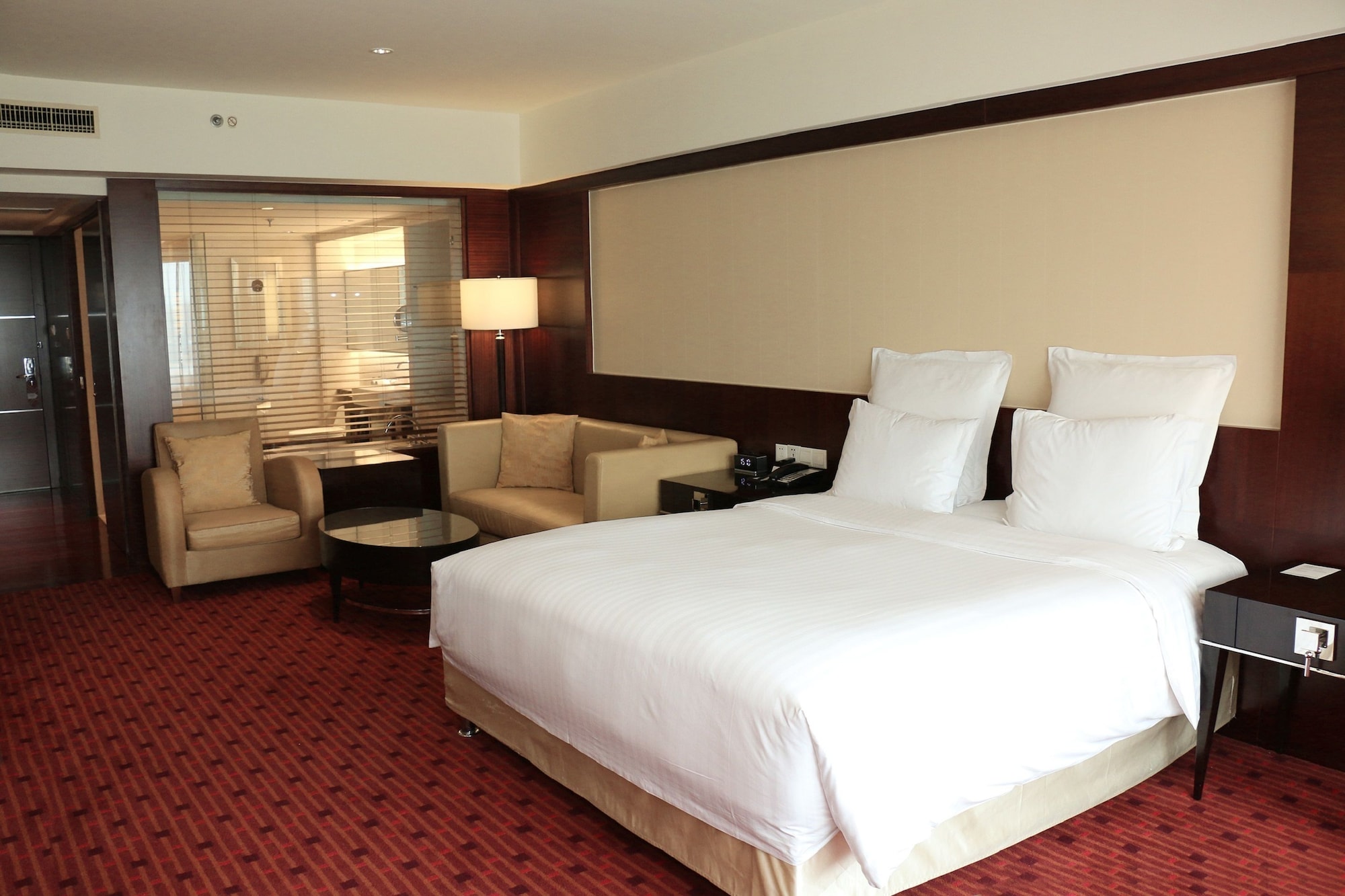 Deluxe, King Bed