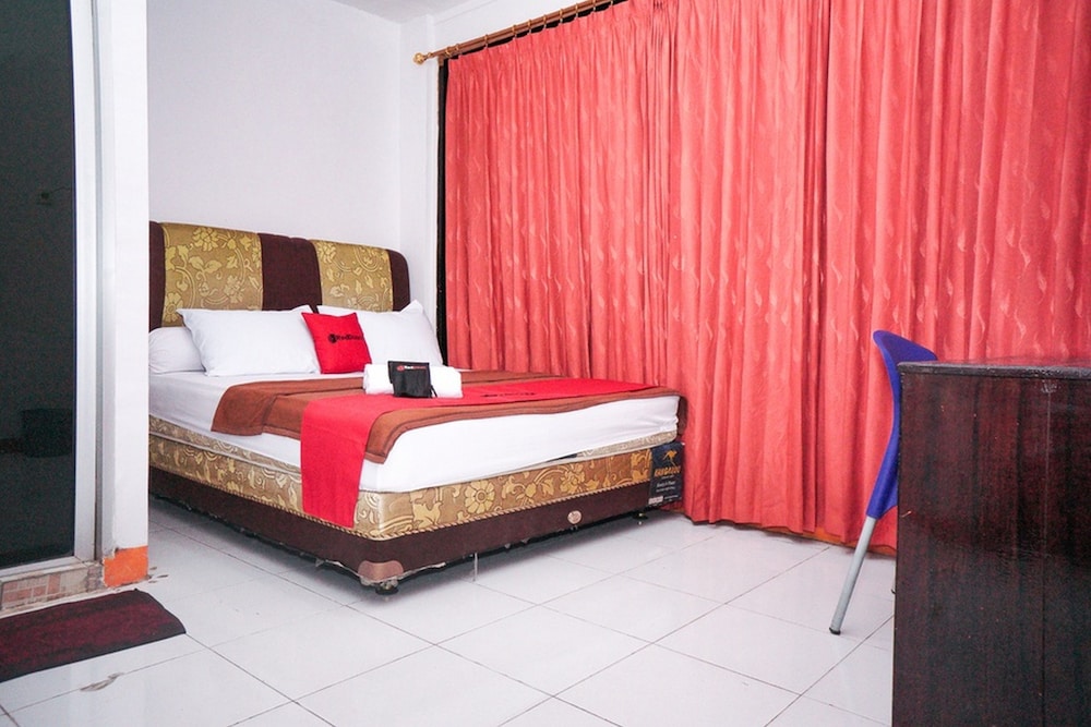 RedDoorz near Palembang Square Mall 2 10/23