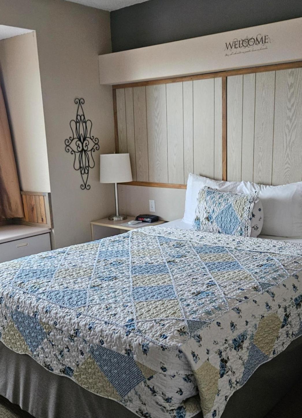 Patti's Inn & Suites 12/30