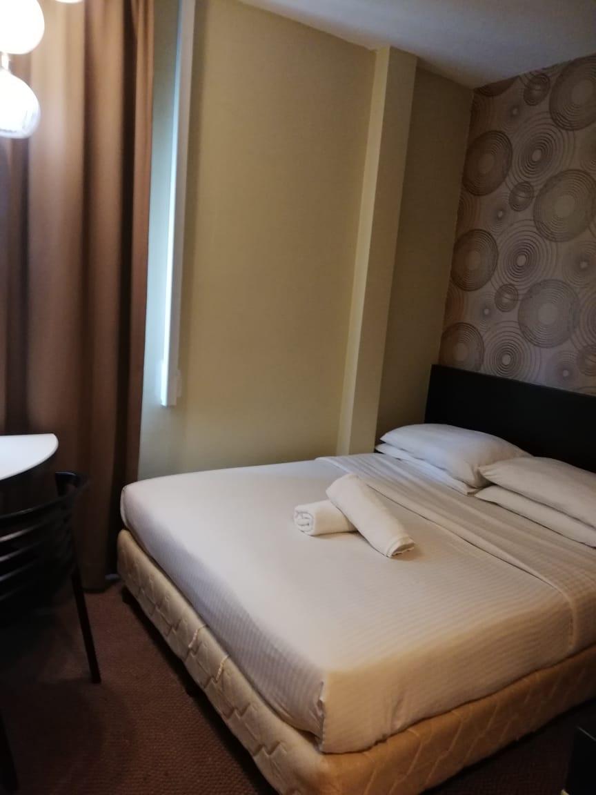 Standard, Queen Bed