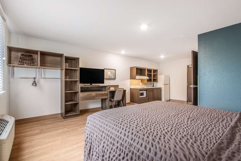 WoodSpring Suites Doral Miami Airport 26/51