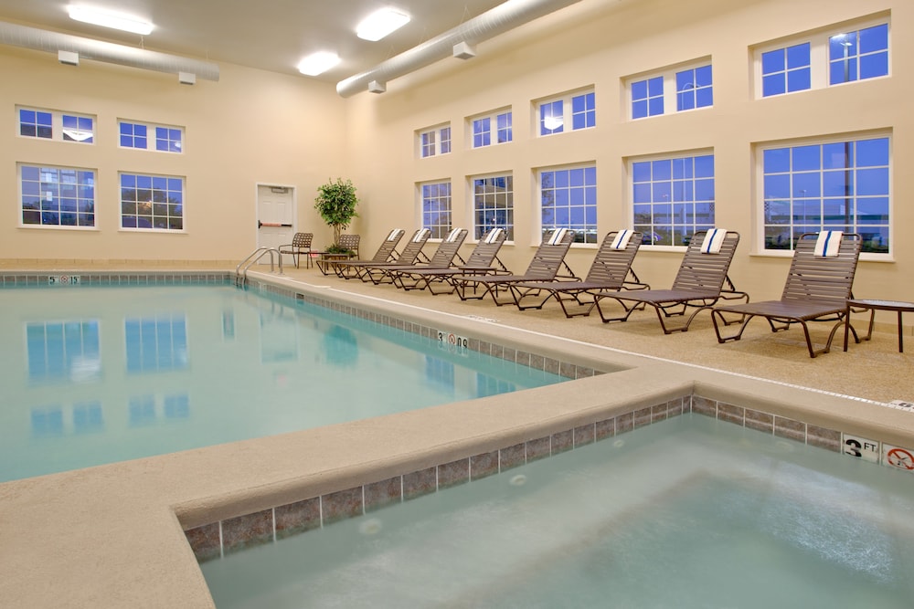 CANDLEWOOD SUITES POLARIS 9/39