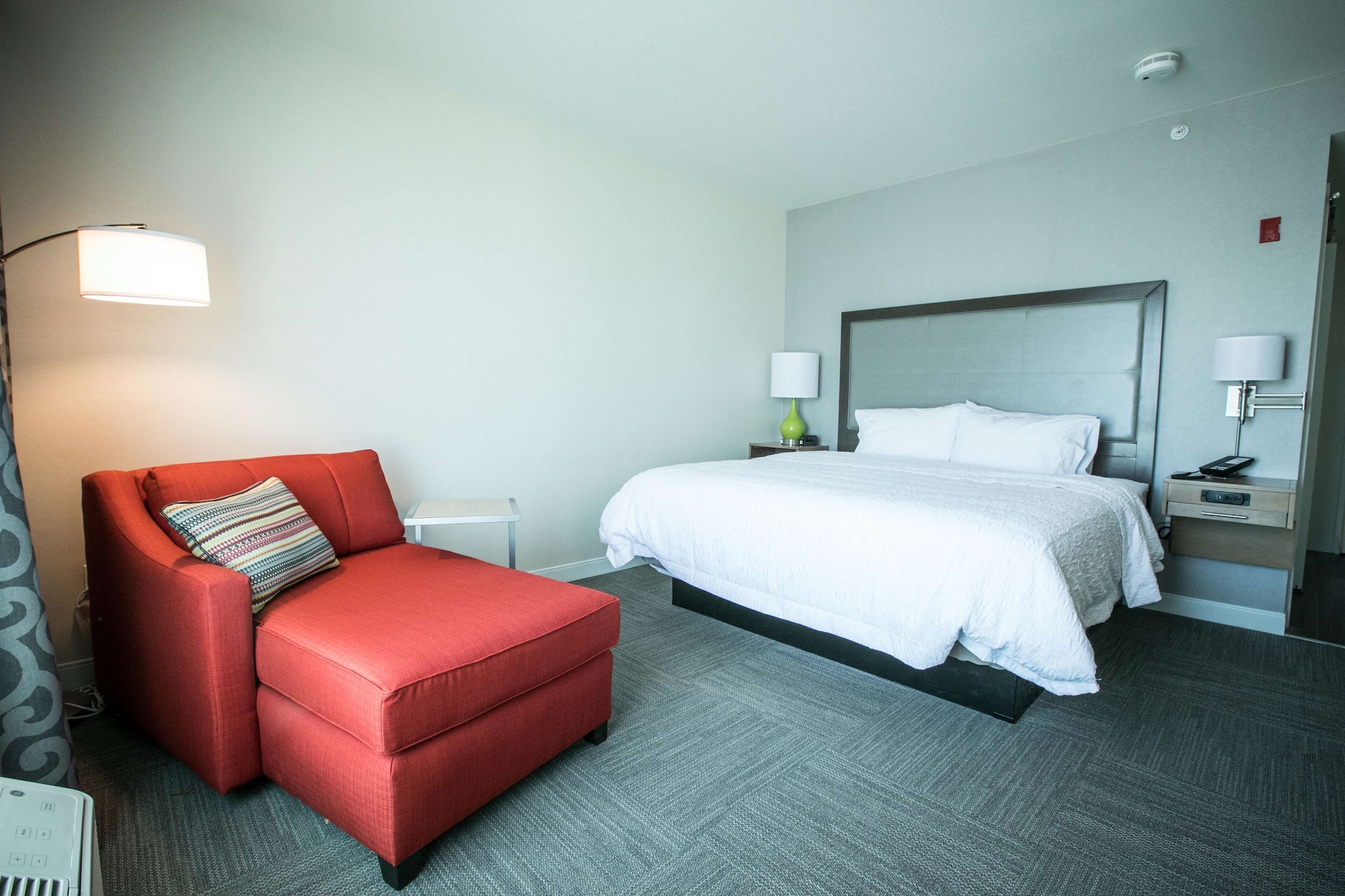 STUDIO, KING BED, ACCESSIBLE