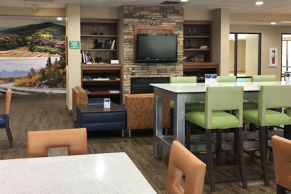 Quality Inn & Suites Boone - University Area 19/24