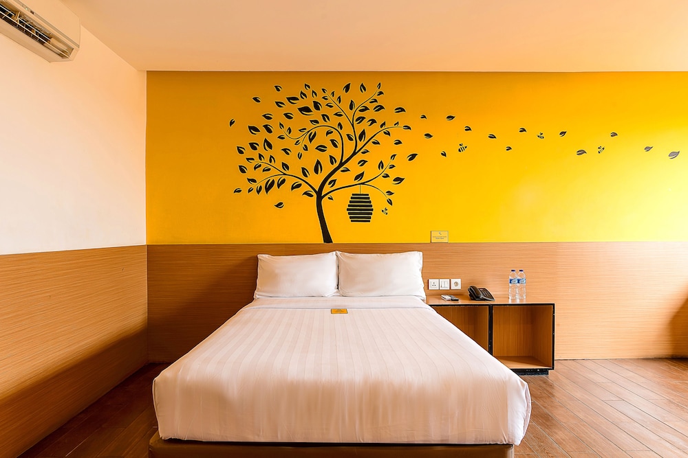 Yellow Bee Hotel 15/68