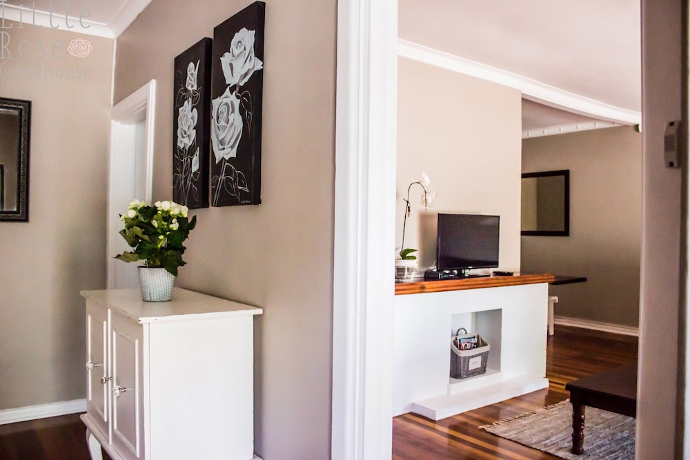 Little Rose Guesthouse & Self-Catering 6/50