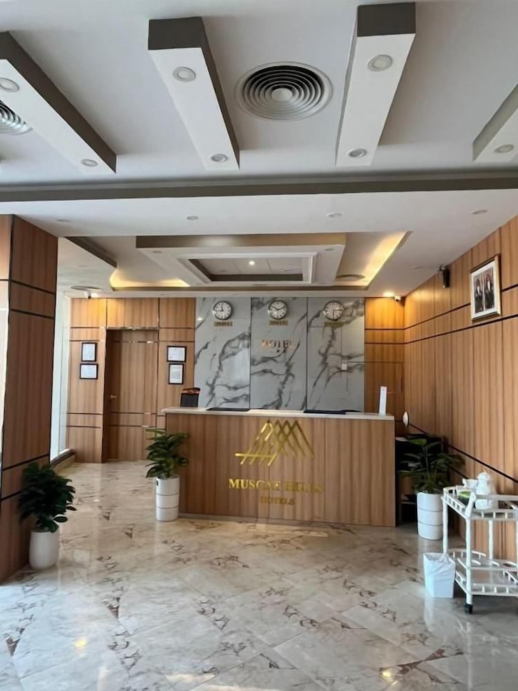 Muscat Hills Hotel 9/63